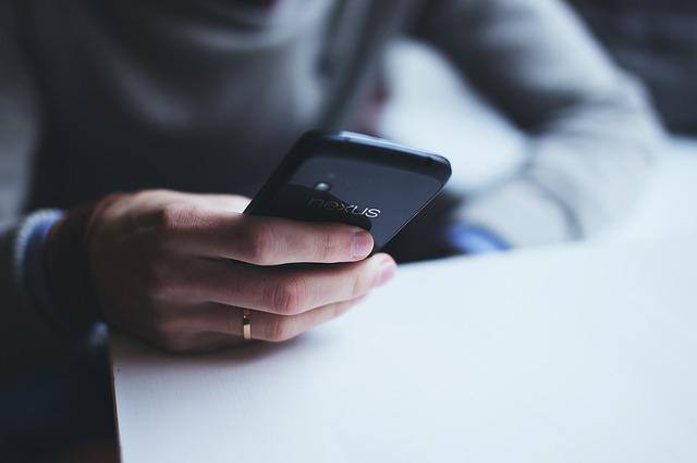 smartphone-g4e3b69c47_640